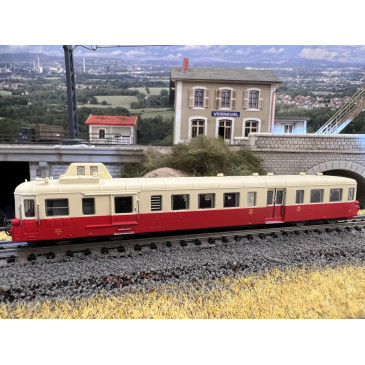 Trains160 - 16 066 S- Autorail diesel Picasso XBD4032 rouge/crème SNCF 2e Cl. Nevers- DCC sound -Ep. IV - N