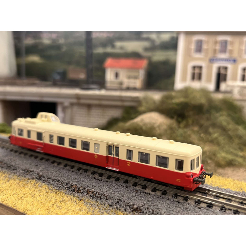 Trains160 - 16 066 S- Autorail diesel Picasso XBD4032 rouge/crème SNCF 2e Cl. Nevers- DCC sound -Ep. IV - N