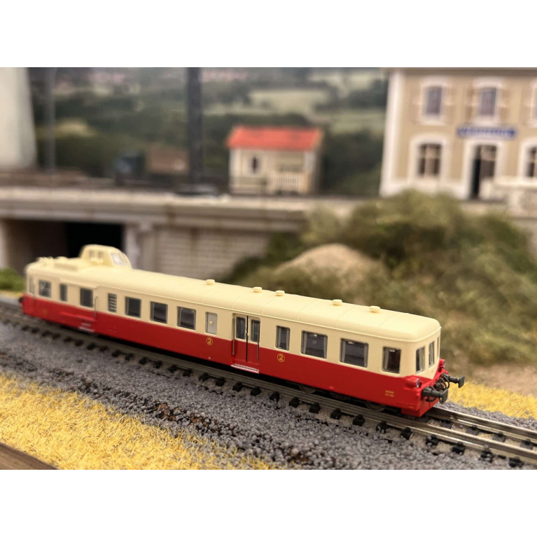 Trains160 - 16 066 S- Autorail diesel Picasso XBD4032 rouge/crème SNCF 2e Cl. Nevers- DCC sound -Ep. IV - N