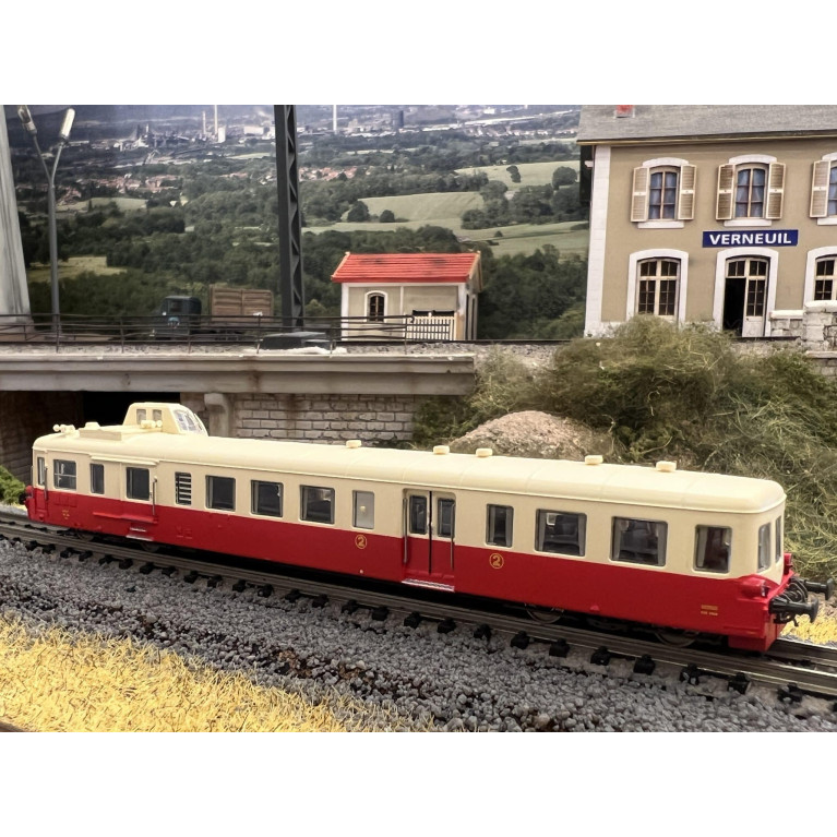 Trains160 - 16 066 S- Autorail diesel Picasso XBD4032 rouge/crème SNCF 2e Cl. Nevers- DCC sound -Ep. IV - N