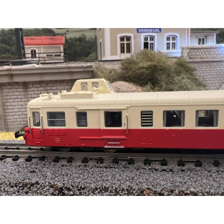Trains160 - 16 065 S- Autorail diesel Picasso X3928 rouge/crème SNCF 2e Cl. Sotteville - DCC sound -Ep. IVa - N