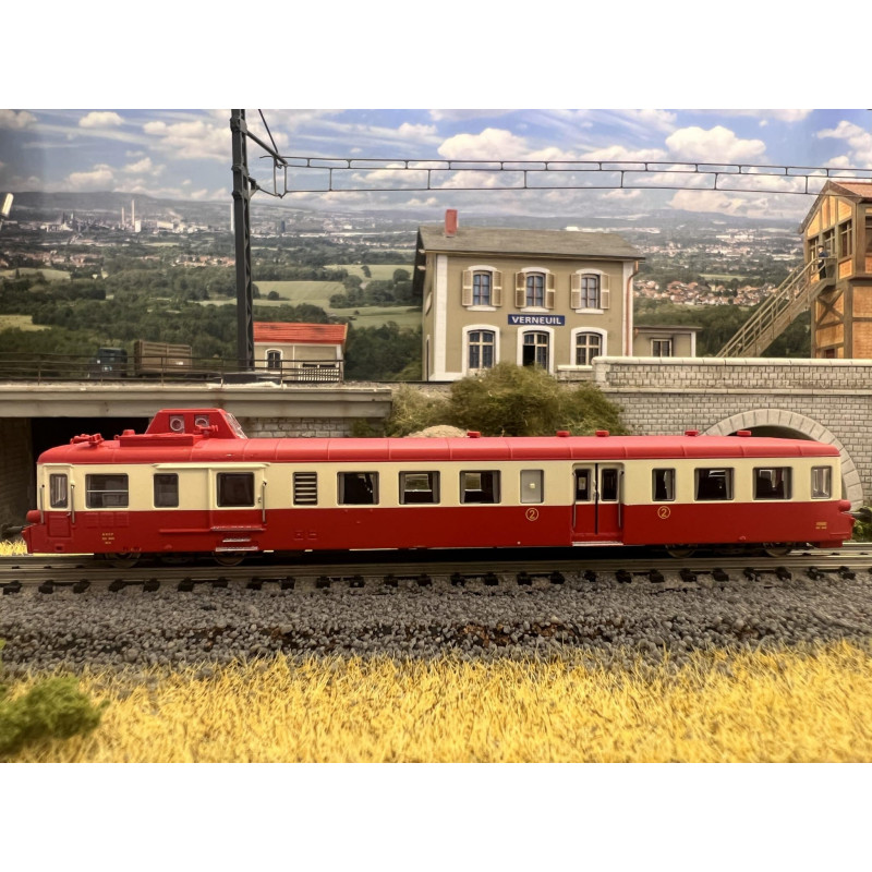 Trains160 - 16 067- Autorail diesel Picasso XBD 3845 - Chanlindrey rouge/crème/toit rouge SNCF 2e Cl. Bordeaux Ep. IV - N