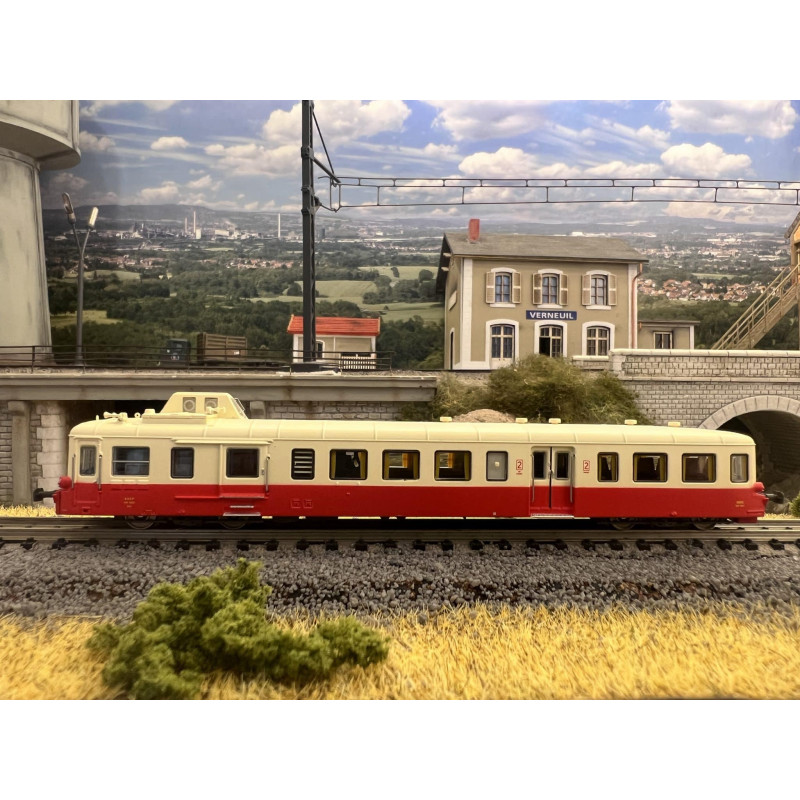 Trains160 - 16 069 - Autorail diesel Picasso XBD 3824 rouge/crème SNCF 2e Cl. Bordeaux Ep. IV - N