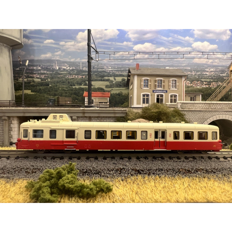 Trains160 - 16 069 - Autorail diesel Picasso XBD 3824 rouge/crème SNCF 2e Cl. Bordeaux Ep. IV - N