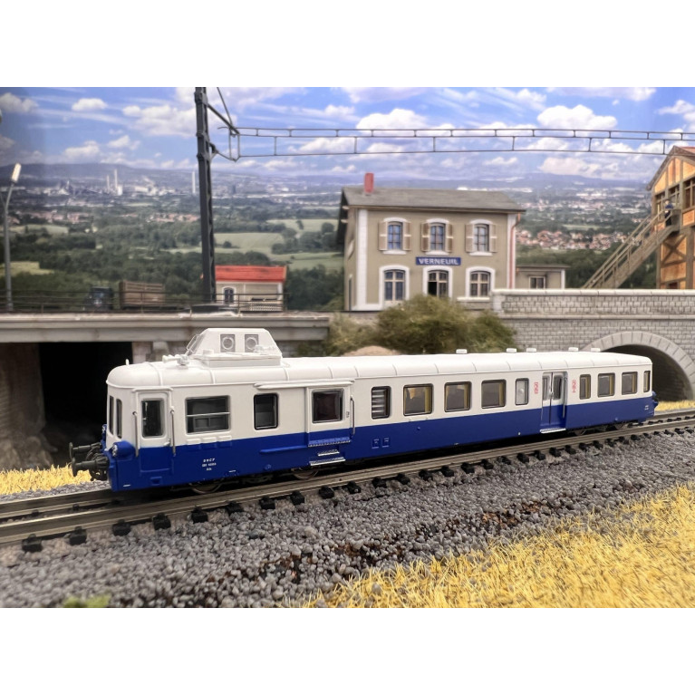 Trains160 - 16 068 - Autorail diesel Picasso XBD 93953 Bleu/blanc SNCF 2e Cl. Sotteville Ep. IVa - N