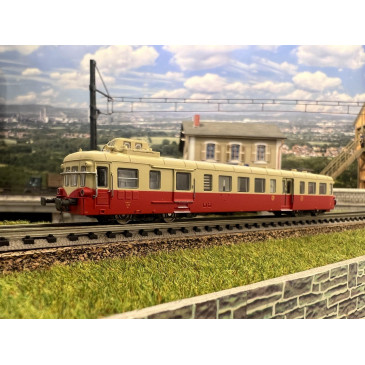 Trains160 16061 - X3922 Autorail Picasso rouge/crème- Nice - 1ère & 2ème classe - N - Ep III