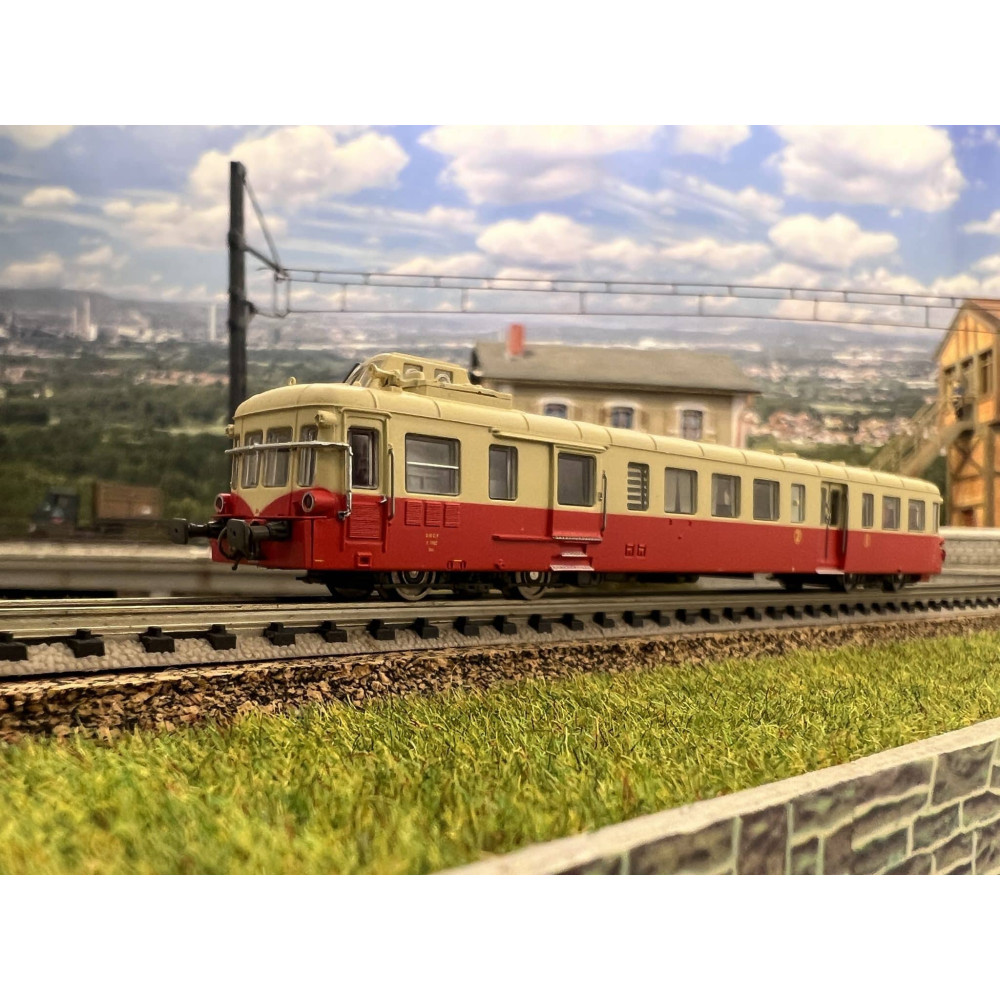 Trains160 16061 - X3922 Autorail Picasso rouge/crème- Nice - 1ère & 2ème classe - N - Ep III