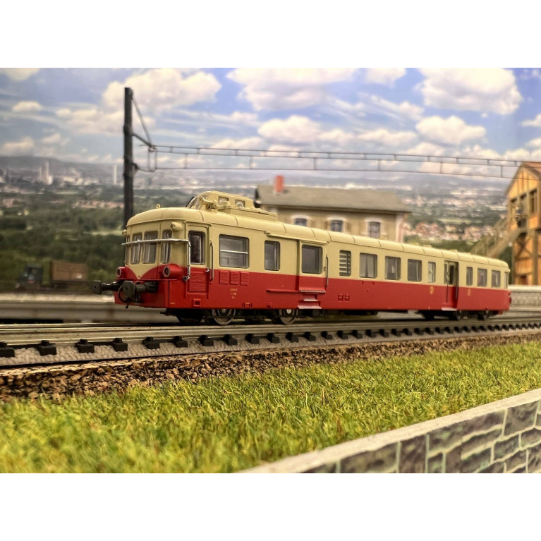 Trains160 16061 - X3922 Autorail Picasso rouge/crème- Nice - 1ère & 2ème classe - N - Ep III