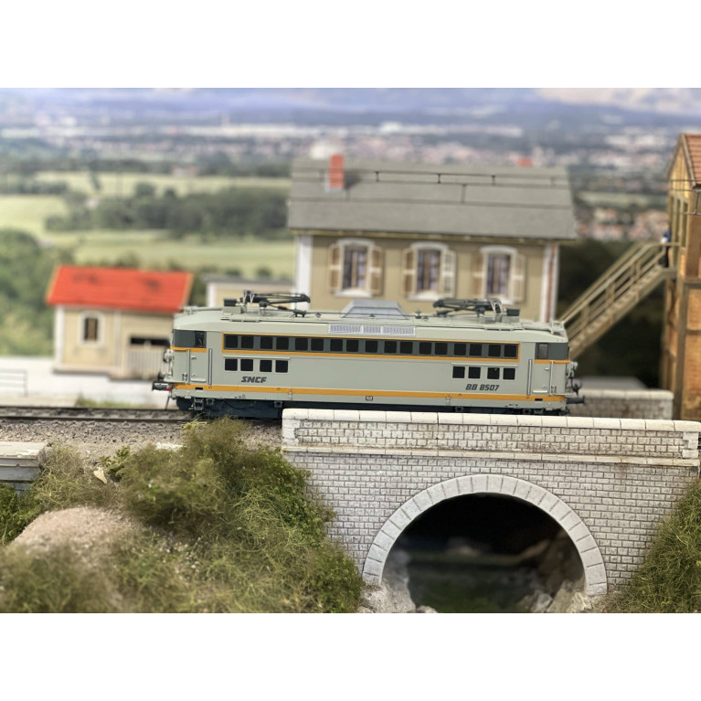 R37 Locomotive électrique BB8507 SNCF dépôt Les Aubrais 41067