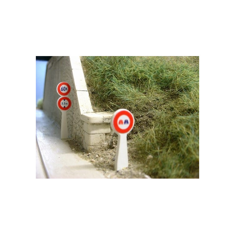 Panneaux routiers anciens époque II vapeur HO