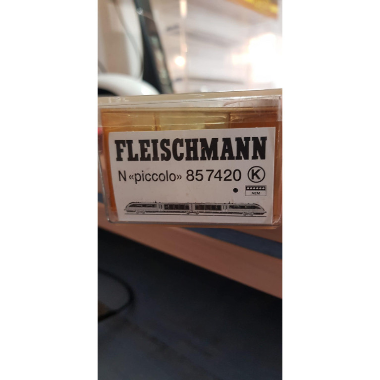 fleischmann N  857420 autorail BR42/VT48 analogique digitalisable