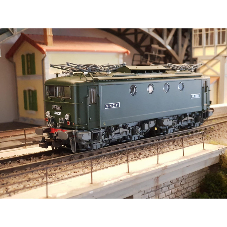 Locomotive BB 8100 SNCF Ep IV digital son-HO 1/87- PIKO 51373