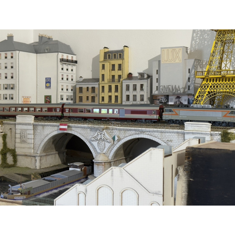 Ls Models 11004S coffret " L`ETENDARD" ho DCC SOUND