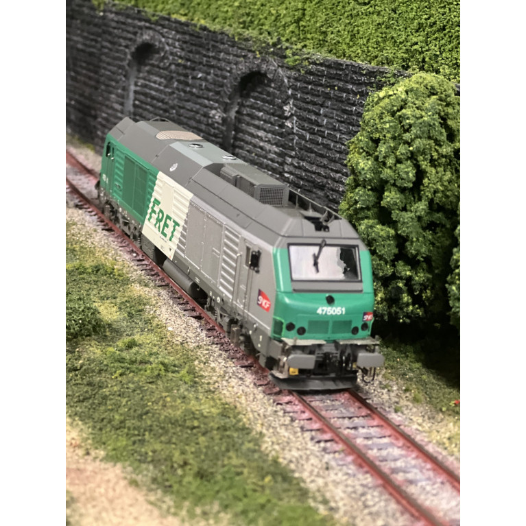 Oskar 1550 locomotive diesel BB 475051 FRET dépôt Avignon - ep VI - H0