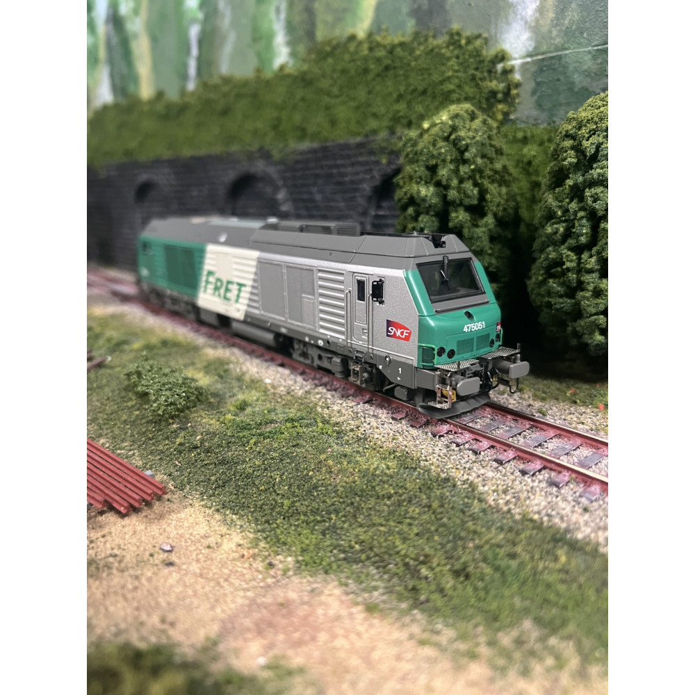 Oskar 1550 locomotive diesel BB 475051 FRET dépôt Avignon - ep VI - H0