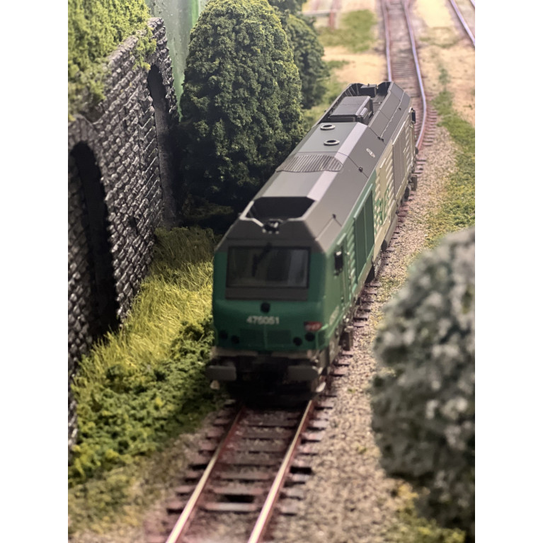 Oskar 1550 locomotive diesel BB 475051 FRET dépôt Avignon - ep VI - H0