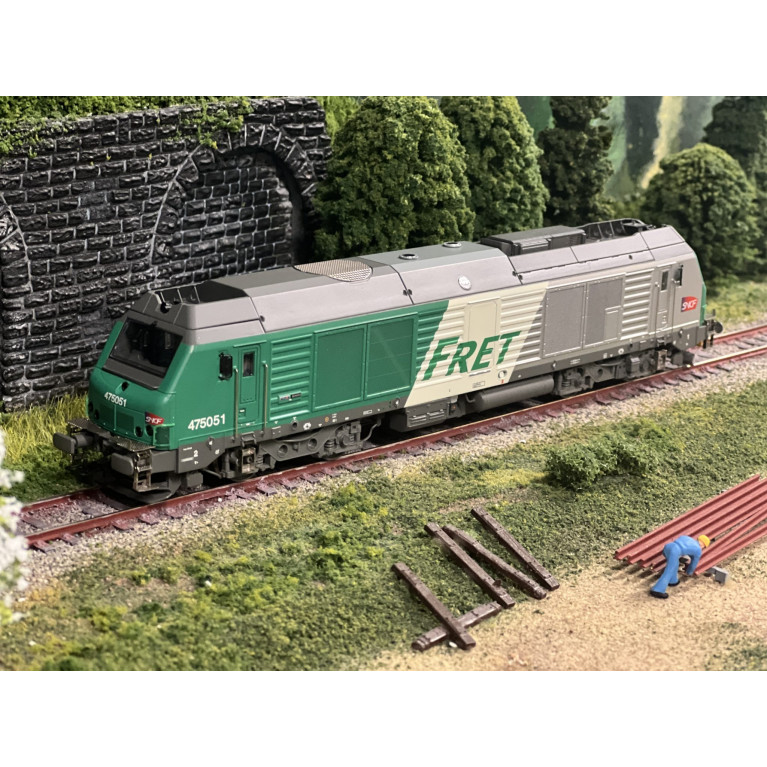 Oskar 1550 locomotive diesel BB 475051 FRET dépôt Avignon - ep VI - H0