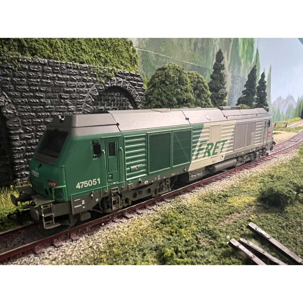 Oskar 1550 locomotive diesel BB 475051 FRET dépôt Avignon - ep VI - H0