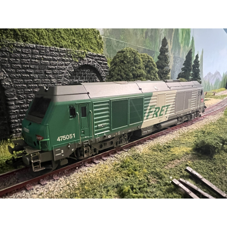 Oskar 1550 locomotive diesel BB 475051 FRET dépôt Avignon - ep VI - H0