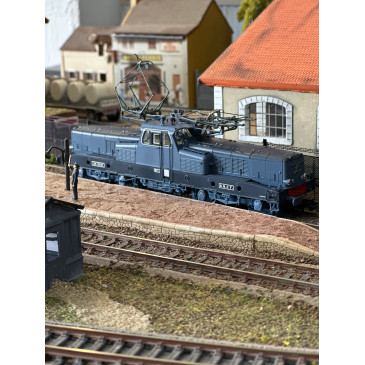 JOUEF - HJ2450S SNCF, locomotive électrique BB 13052 avec 4 lampes inférieures, livrée bleue, « Cité du Train», ép. IV