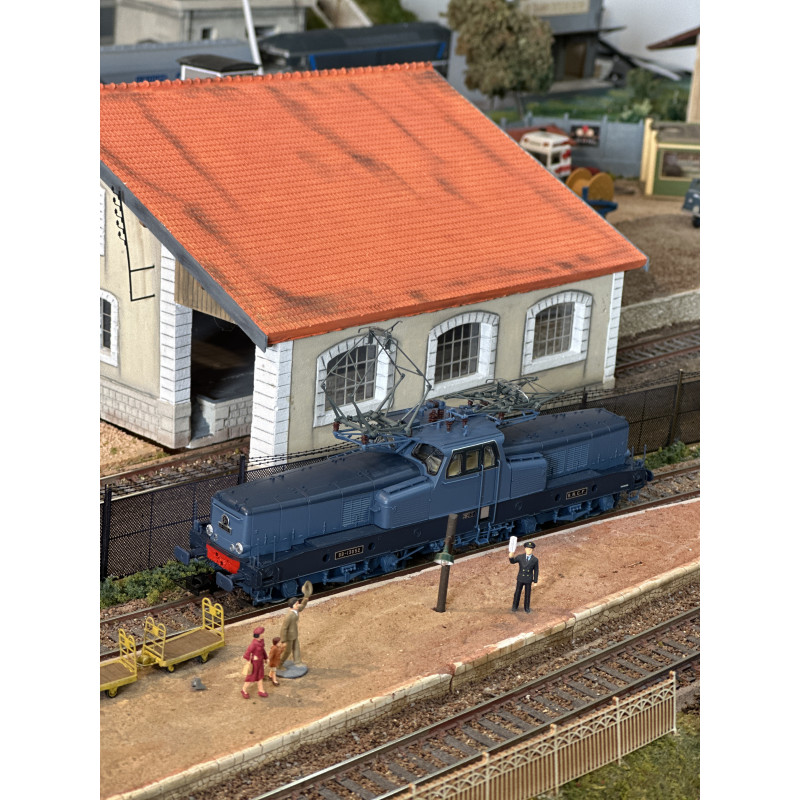 JOUEF - HJ2450S SNCF, locomotive électrique BB 13052 avec 4 lampes inférieures, livrée bleue, « Cité du Train», ép. IV