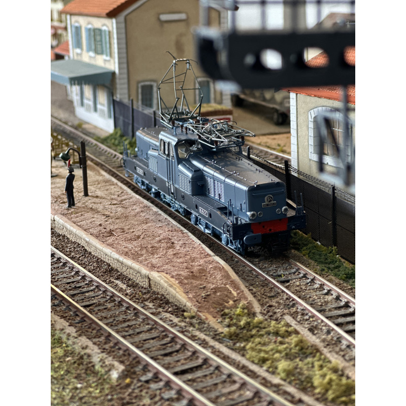 JOUEF - HJ2450S SNCF, locomotive électrique BB 13052 avec 4 lampes inférieures, livrée bleue, « Cité du Train», ép. IV