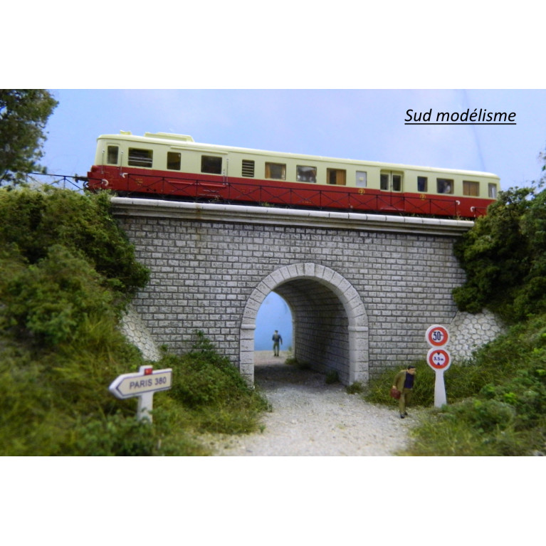 PN SUD MODELISME 8779-C    HO: Complément de 10 poteaux Michelin de direction