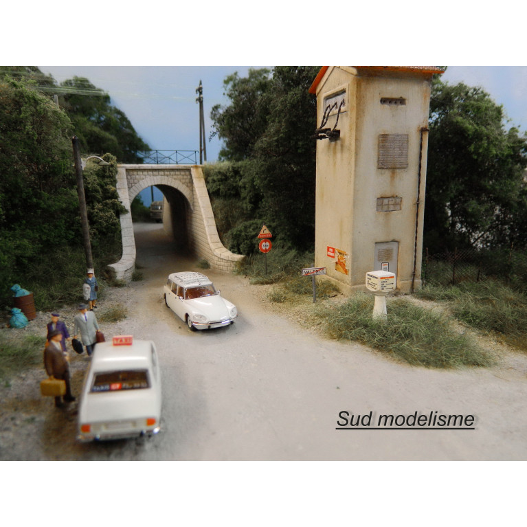 PN SUD MODELISME 8779-C    HO: Complément de 10 poteaux Michelin de direction