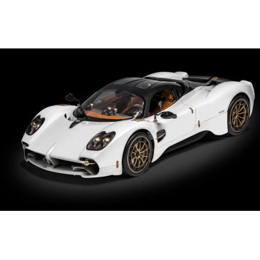 HK123 Pagani Utopia Coupé - Bianco Perla  - Kit échelle 1:8