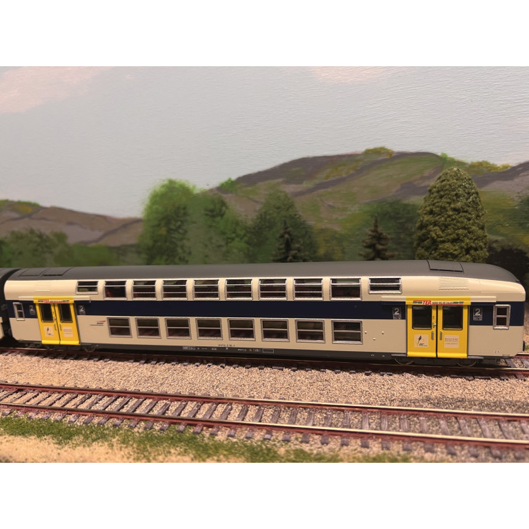 ViTrains 1124 Set de 3 voitures voyageurs VB2N SNCF, livré fuscia Nord Pas de Calais, Logo casquette, H0