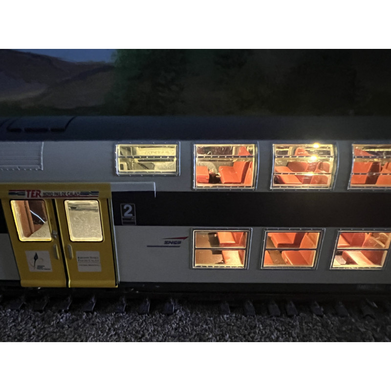 ViTrains 1124L Set de 3 voitures voyageurs VB2N SNCF, livré fuscia Nord Pas de Calais, Logo casquette, avec éclairage - H0