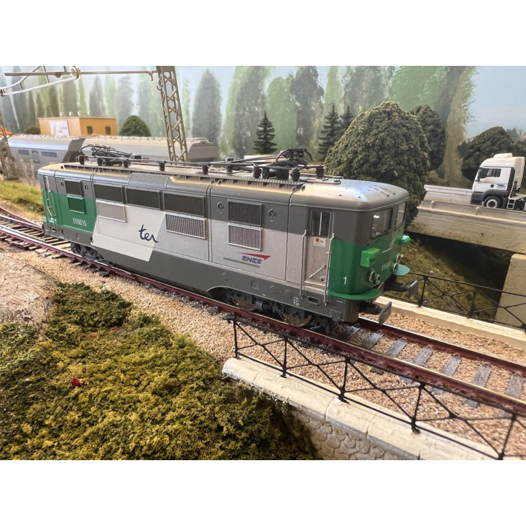 VITRAINS 2724 Locomotive BB 16615 "TER" Ep V SNCF digital son- H0