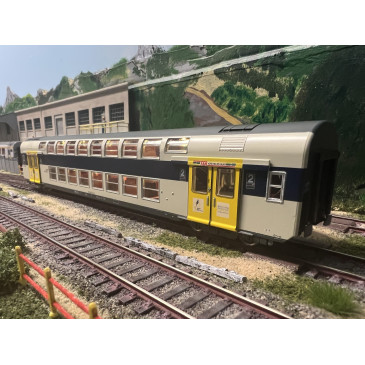 Vitrains 3215L voiture 2ème classe  livrée Nord-Pas-de-Calais éclairage intérieur, H0