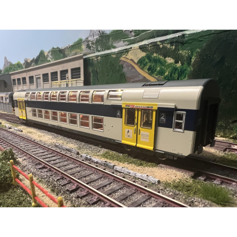 Vitrains 3215L voiture 2ème classe  livrée Nord-Pas-de-Calais éclairage intérieur, H0