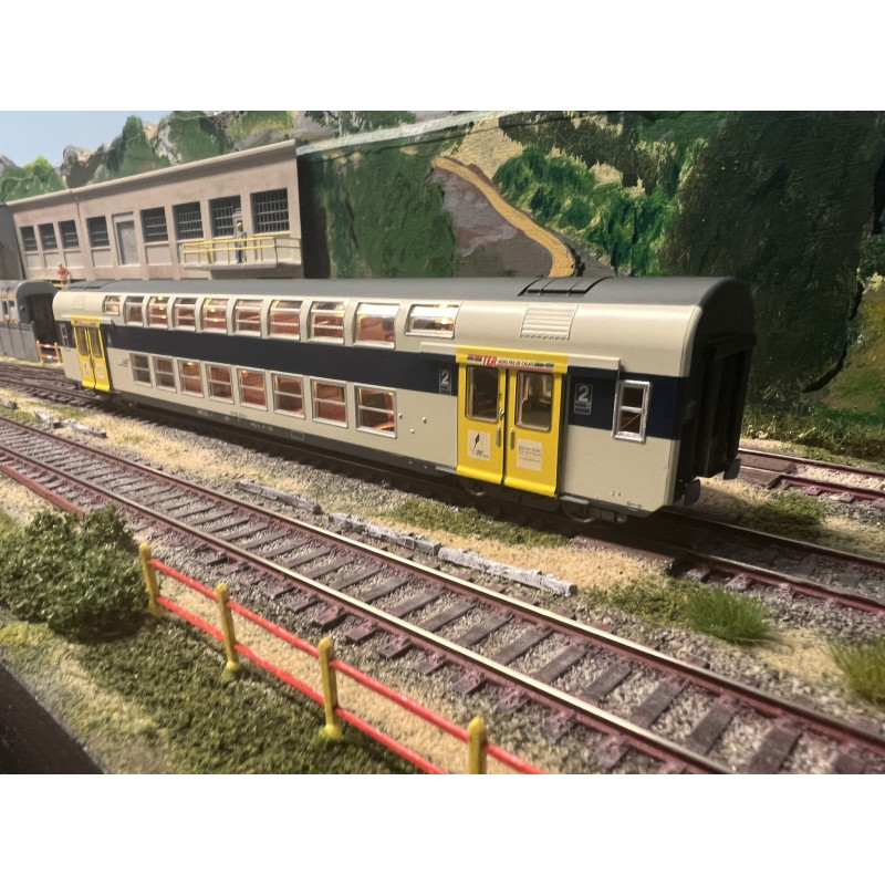 Vitrains 3215L voiture 2ème classe  livrée Nord-Pas-de-Calais éclairage intérieur, H0