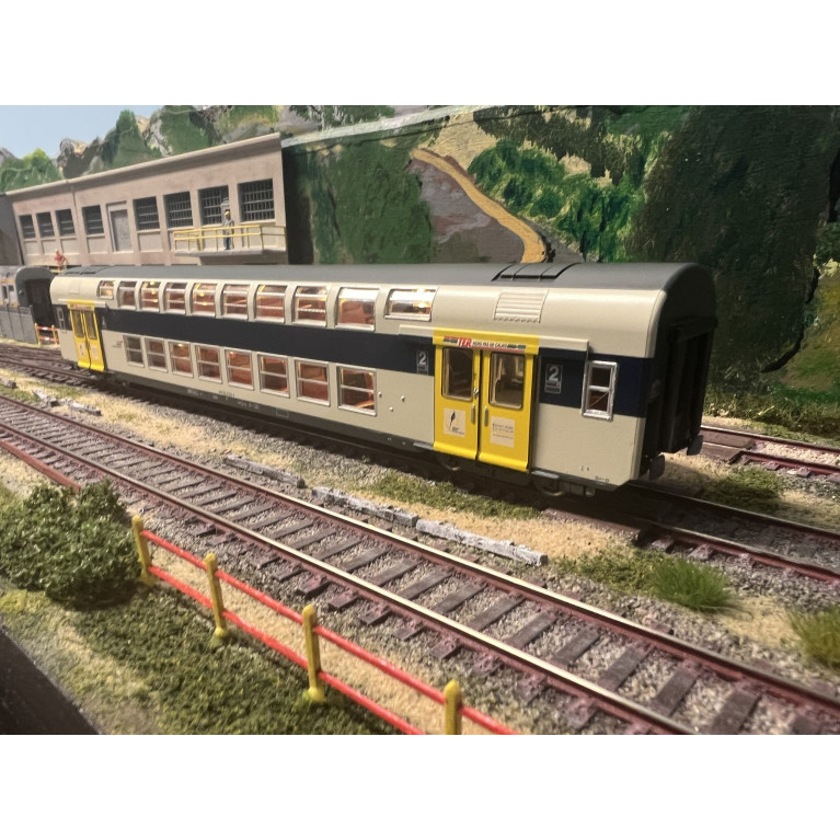 Vitrains 3215L voiture 2ème classe  livrée Nord-Pas-de-Calais éclairage intérieur, H0