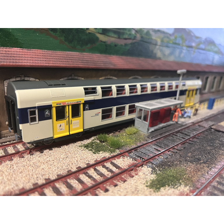 Vitrains 3215 voiture 2ème classe  livrée Nord-Pas-de-Calais, H0