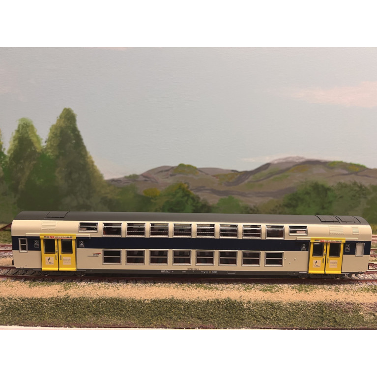 Vitrains 3215 voiture 2ème classe  livrée Nord-Pas-de-Calais, H0