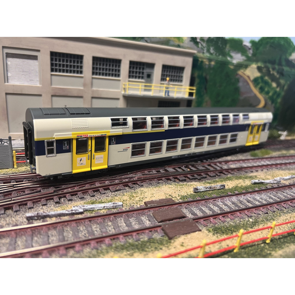 Vitrains 3214 voiture 1ère et 2ème classe  livrée Nord-Pas-de-Calais, H0