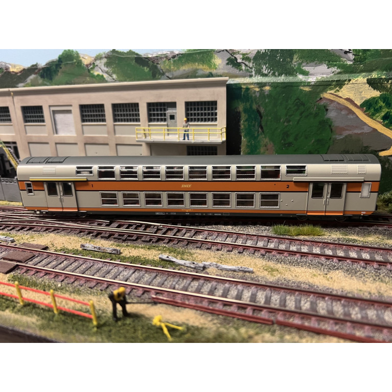 Vitrains 3159 voiture 1ère et 2ème classe logo SNCF encadré jaune, H0