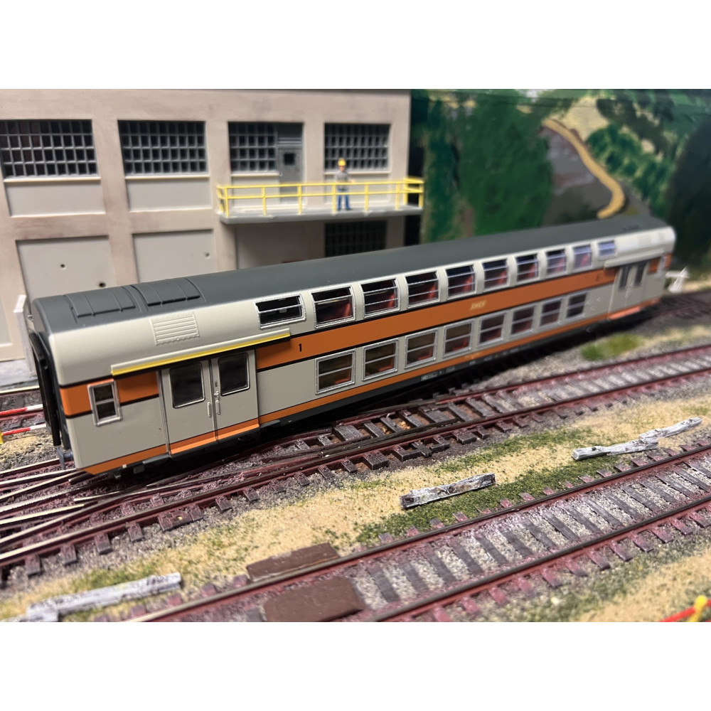 Vitrains 3159 voiture 1ère et 2ème classe logo SNCF encadré jaune, H0