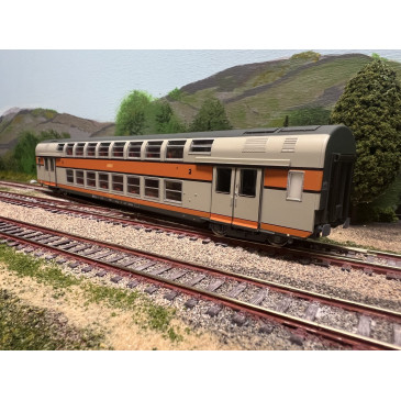 Vitrains 3160 voiture 2ème classe logo SNCF encadré jaune, H0