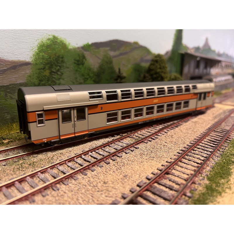 Vitrains 3160 voiture 2ème classe logo SNCF encadré jaune, H0