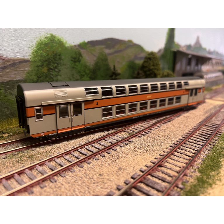 Vitrains 3160 voiture 2ème classe logo SNCF encadré jaune, H0