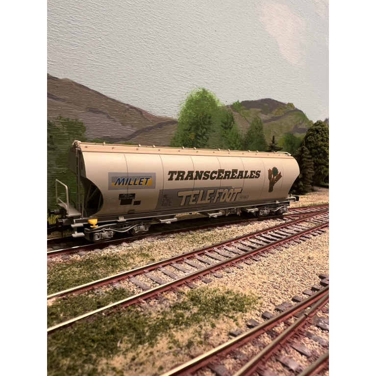 JOUEF HJ6282 Wagon -trémie à 4 essieux "millet" graffiti télé-foot, Ep. IV, H0