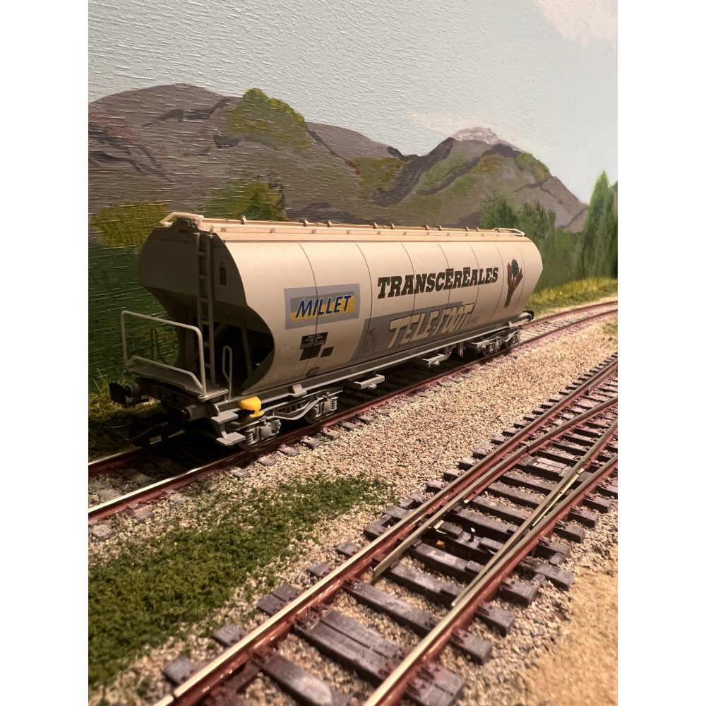 JOUEF HJ6282 Wagon -trémie à 4 essieux "millet" graffiti télé-foot, Ep. IV, H0