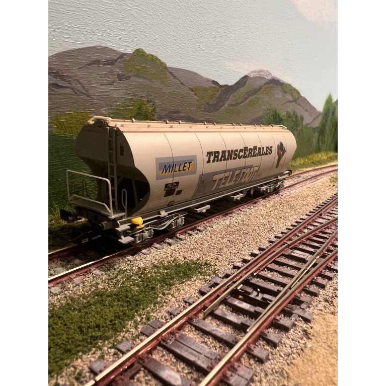 JOUEF HJ6282 Wagon -trémie à 4 essieux "millet" graffiti télé-foot, Ep. IV, H0